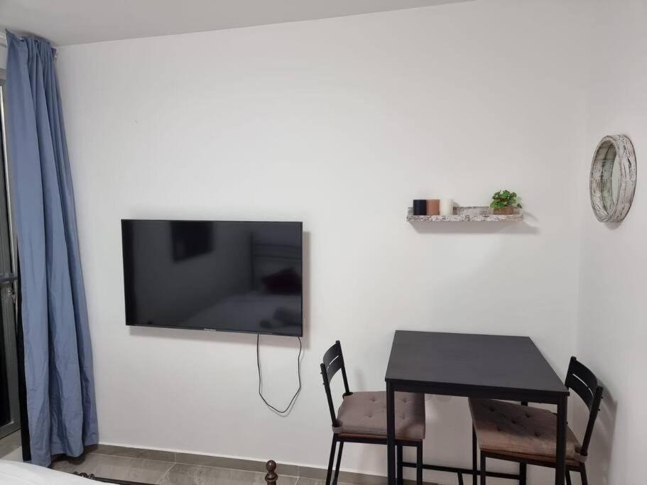 דירת זוּגַג מפנקת עם מרפסת משגעת ונוף למפרץ. Apartment Eilat Exterior foto
