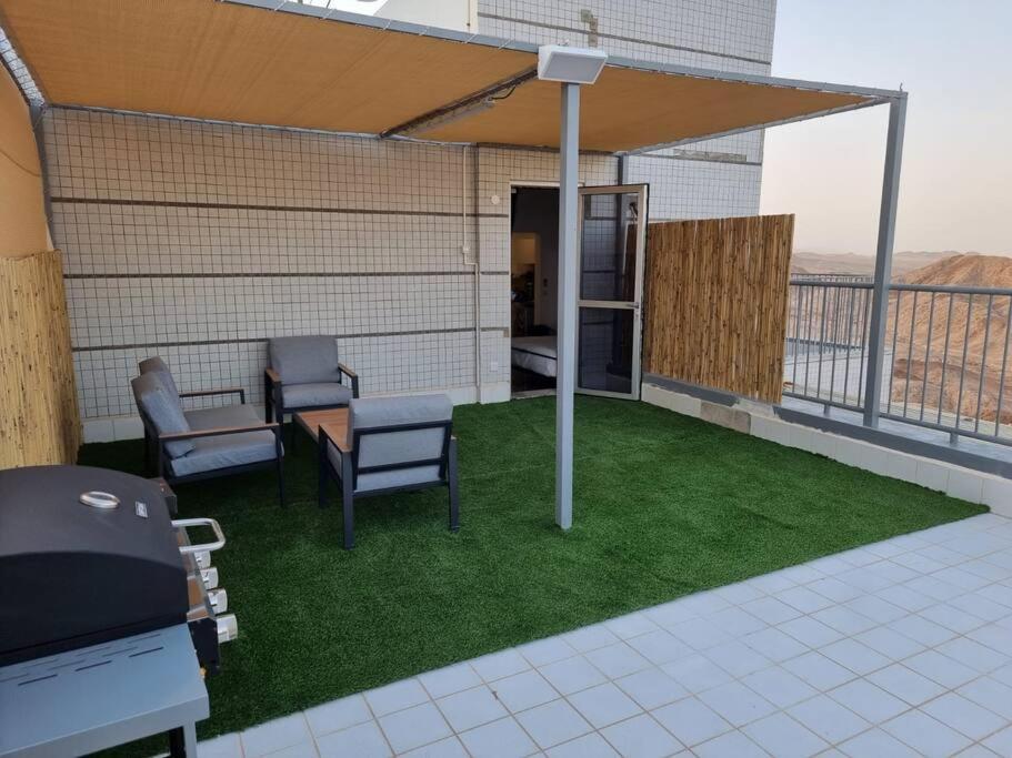 דירת זוּגַג מפנקת עם מרפסת משגעת ונוף למפרץ. Apartment Eilat Exterior foto