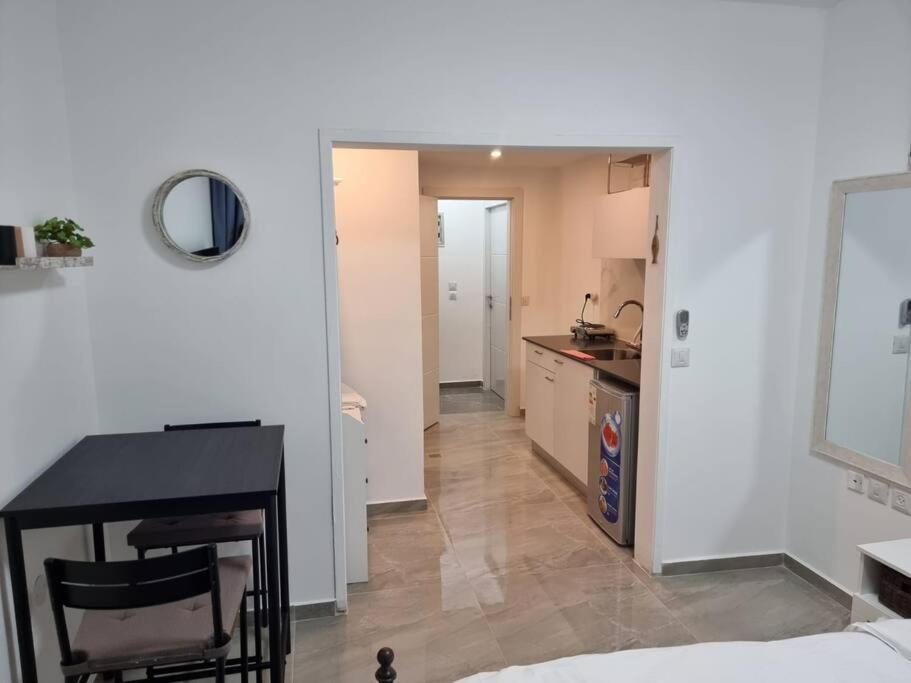 דירת זוּגַג מפנקת עם מרפסת משגעת ונוף למפרץ. Apartment Eilat Exterior foto